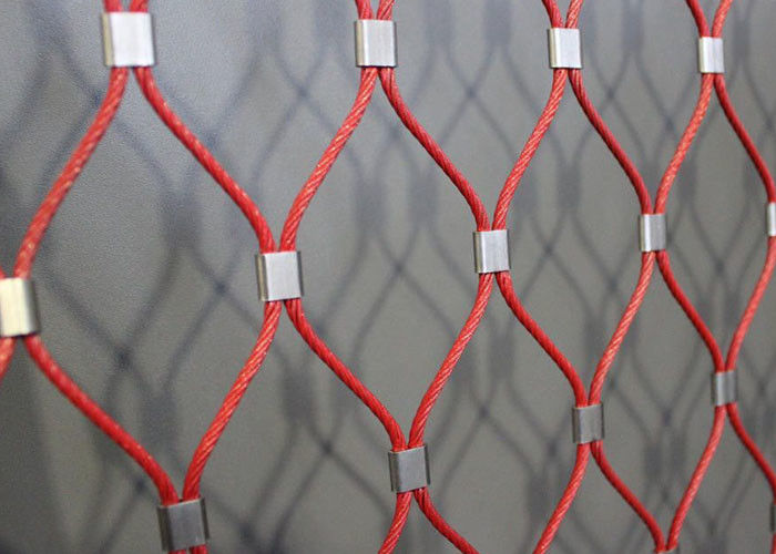 Customizable steel cable mesh in various sizes ensuring adaptability for architectural