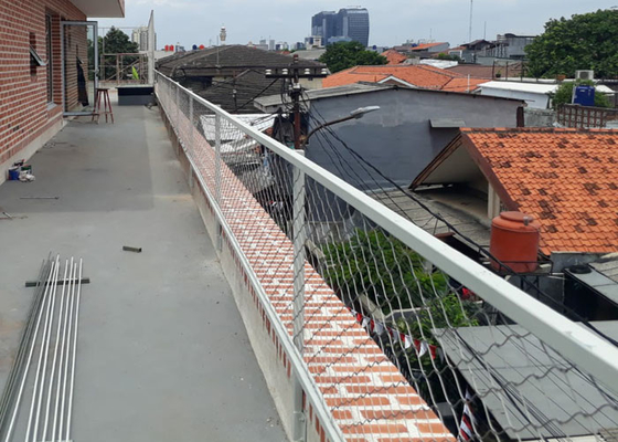 Siatka architektoniczna do ścian granicznych z liną okuciową 2,5 mm drutu