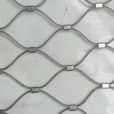 Łatwo instalowana siatka kablowa X Tend oferująca wszechstronne opcje zarządzania kablami